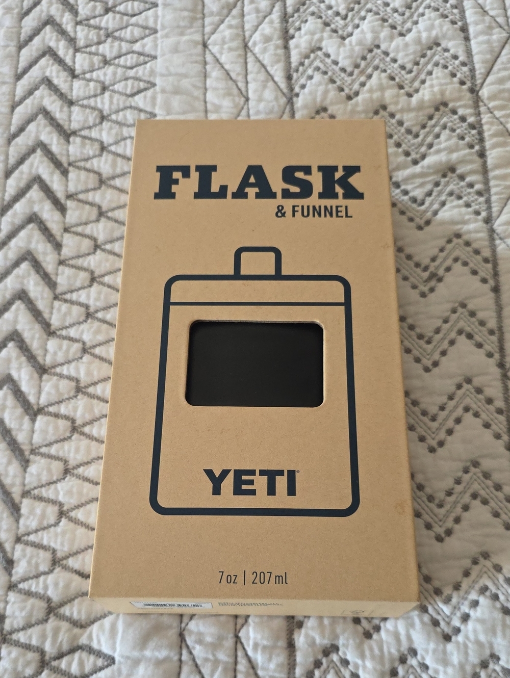 Yeti 7oz Flask with Funnel - Black...new unopened